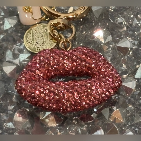Pink Crystal Rhinestone Lip Keychain - Picture 4 of 9